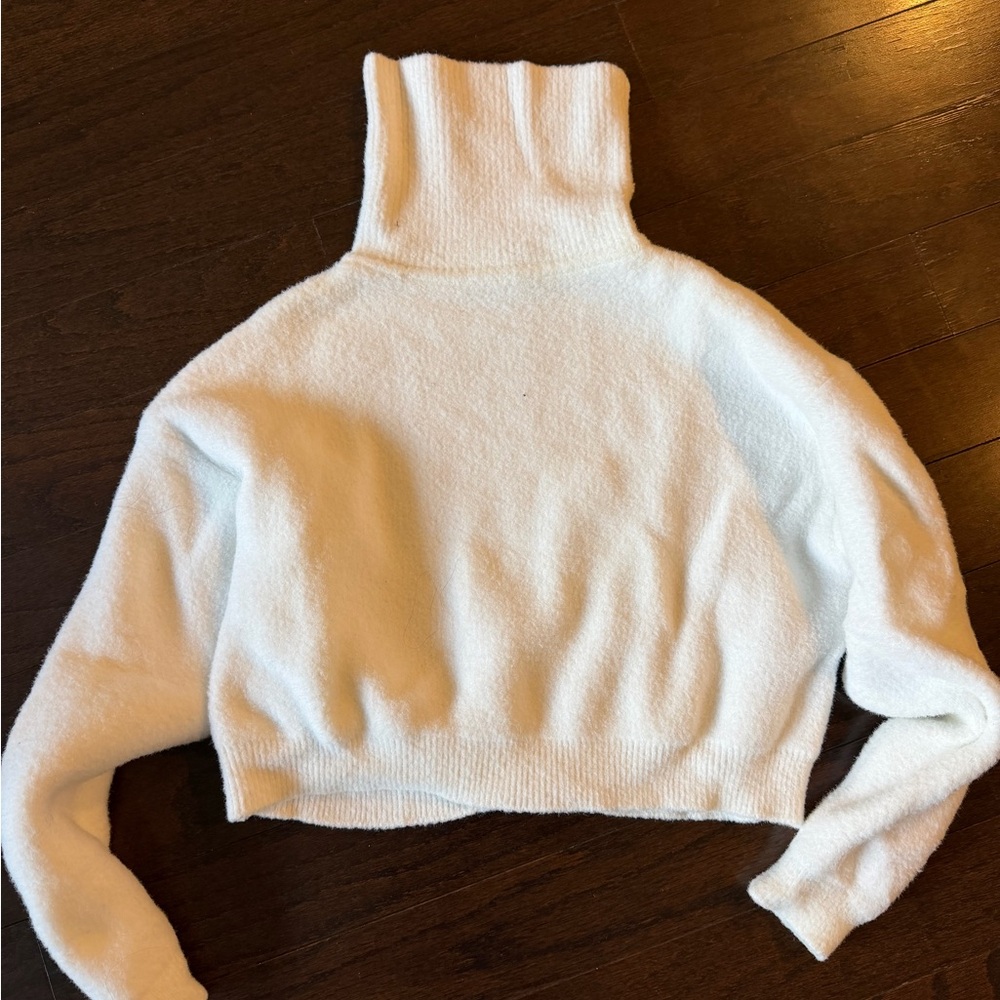 Zara White Cropped Turtleneck Sweater
